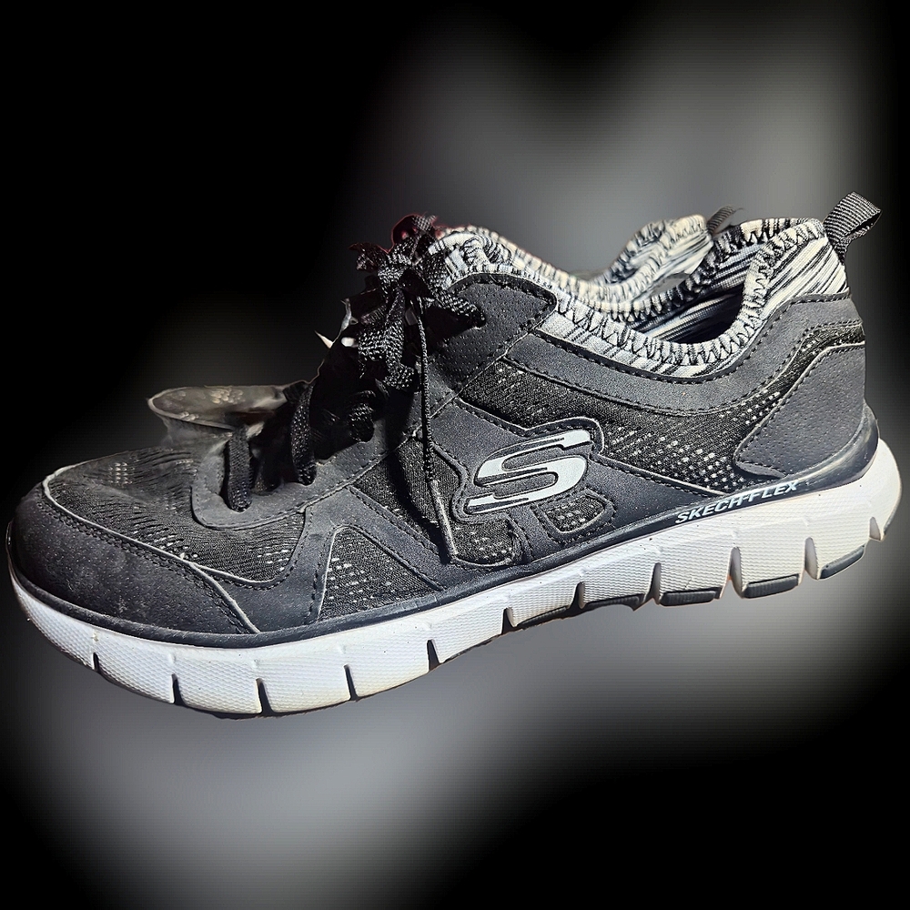 Ladies 8.5 Sketch-Flex Athletic Shoes